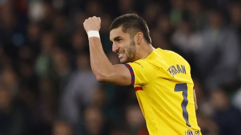 Ferran Torres festeja su hat-trick ante Betis