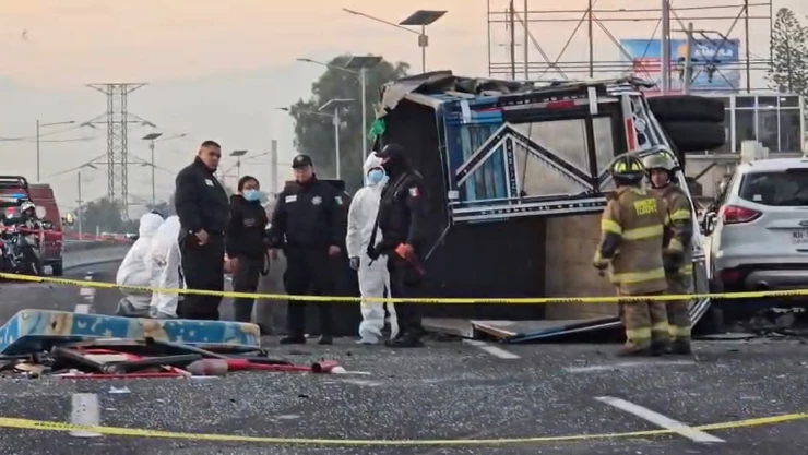 Accidente en la México-Pachuca: Mueren dos personas tras volcadura en Ecatepec