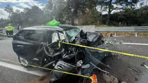 Fuerte accidente automovilístico en autopista México-Cuernavaca, kilómetro 51, martes 7 de enero