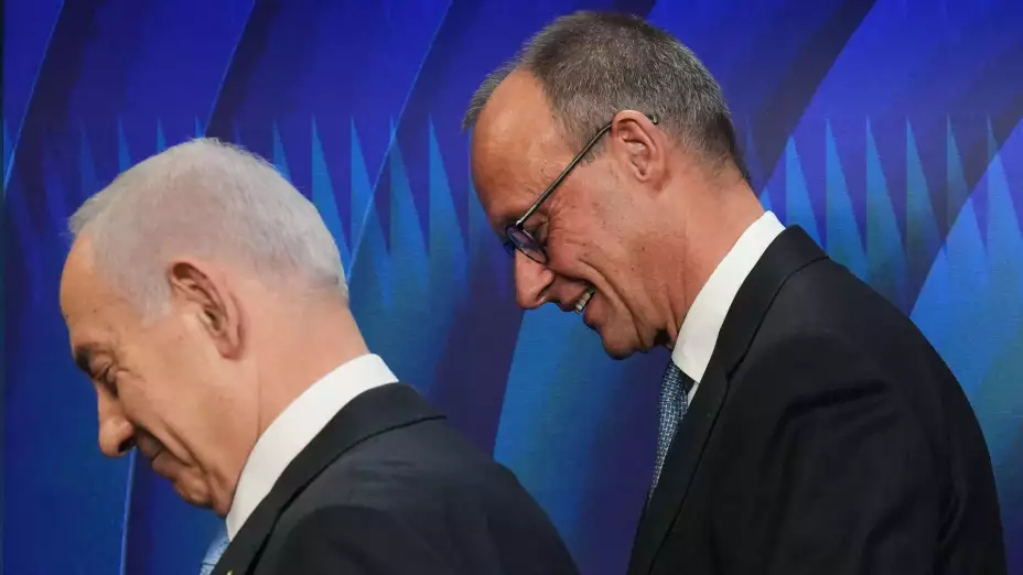 El premier israelí Benjamin Netanyahu con el canciller alemán Friedrich Merz.