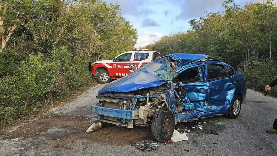 Se registra fuerte choque en la ruta de los cenotes hoy 2 de abril de 2024; bloquean la vía 1.jpg