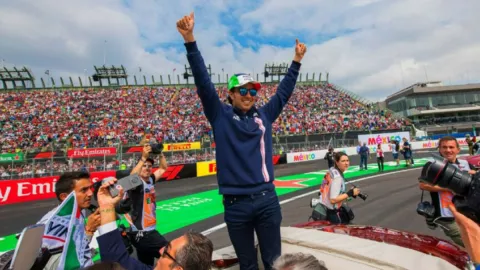 Gran Premio de México 2023 Checo Pérez entra al TOP 10 de pilotos con más carreras en F1