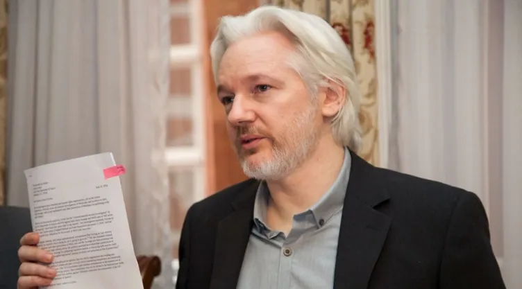 Julian Assange se declararía culpable de espionaje