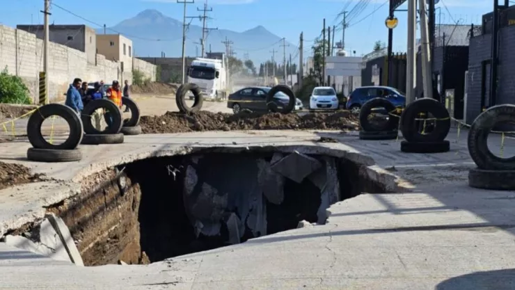 socavón en puebla de 25 metros.jpg