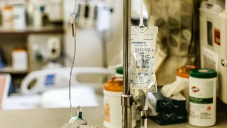 Reportan menos mexicanos registrados en el seguro popular; aumenta el gasto en salud