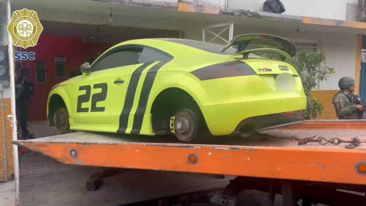 Encuentran Audi robado en una casa en Iztapalapa