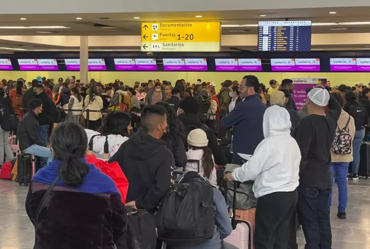 Sigue el caos en el Aeropuerto de Tijuana; hay pasajeros varados