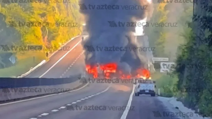 Pipa se incendia en carretera de Veracruz
