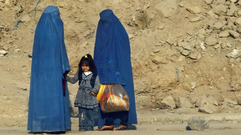 talibanes conductoras de television cara