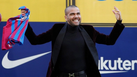 Dani Alves con la camiseta del Barcelona