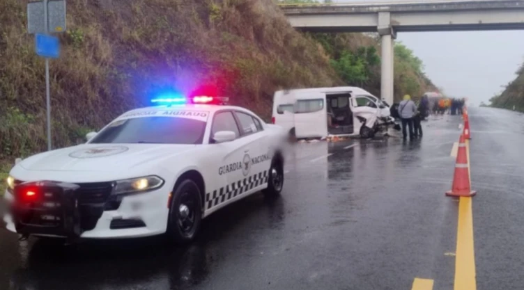 ¿Caos en carreteras de México? Bloqueos, accidentes masivos y tramos cerrados en vivo