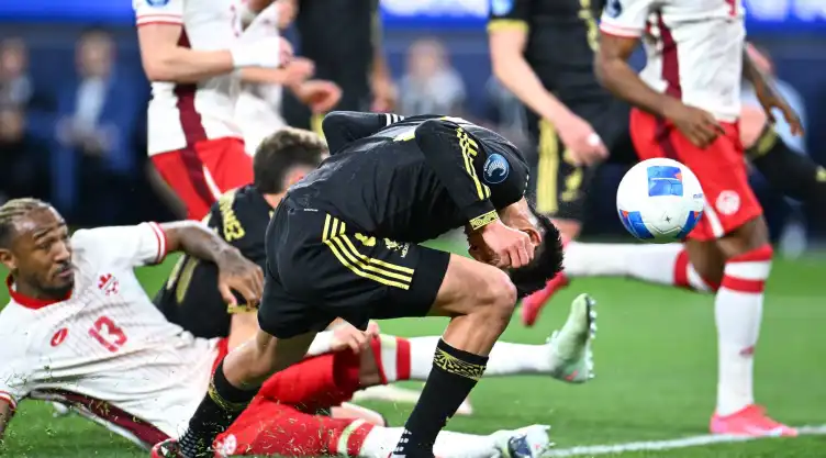 Penal Edson Álvarez vs Canadá Cornelius