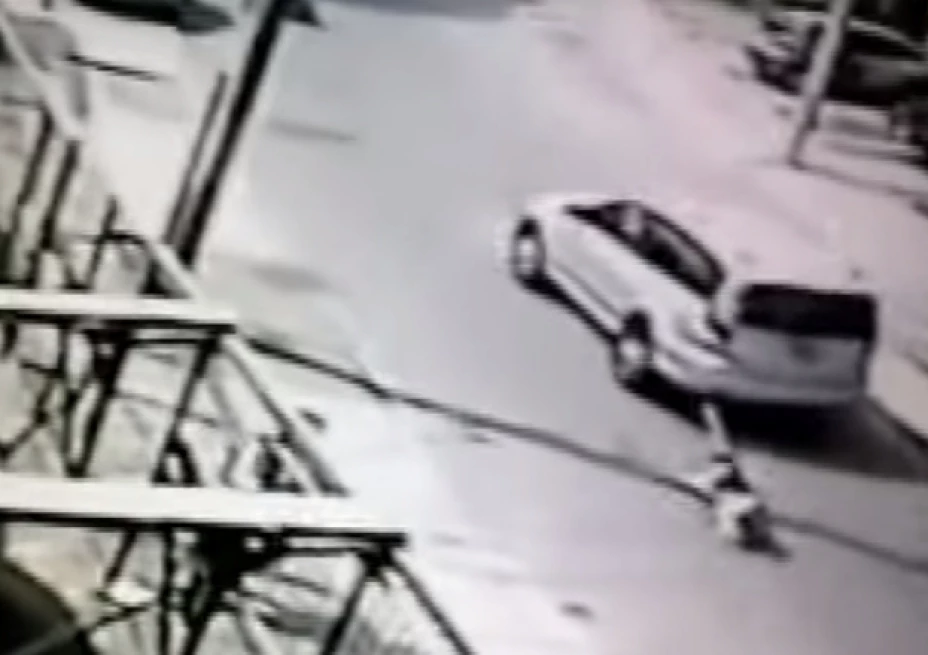 El hombre amarró al perro de nombre “Paco” y lo arrastró con su vehículo por varias cuadras como castigo porque atacó a uno de sus hijos.