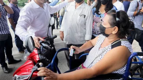 Entregan vehículos adaptados en comunidades de Yucatán