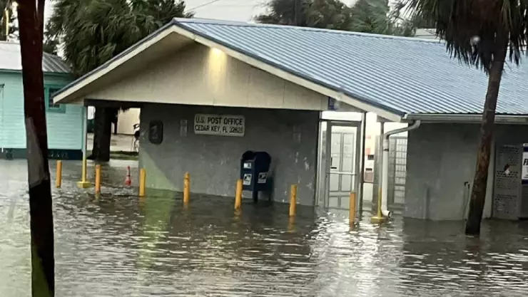 Huracán Debby pega en Florida y deja un muerto, apagones y retrasos en vuelos