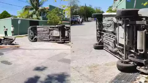 FOTOS_ Fuerte accidente deja dos autos volcados en San Ramón Norte, hoy 10 de abril de 2025