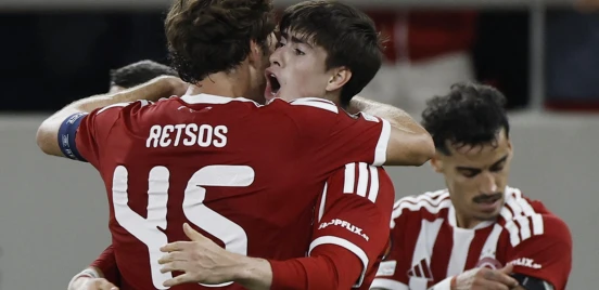 Armando La Hormiga González festeja su gol anotado en la Europa League con el Olympiacos