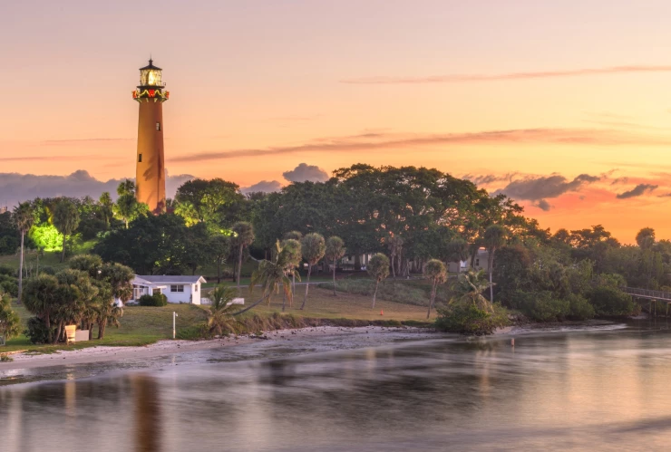 un hermoso atardecer en J&uacute;piter, FL. 