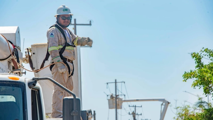 El personal de la CFE debe portar credencial y uniforme, además de viajar en un vehículo rotulado.