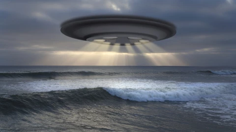 Un objeto extraño fue encontrado en una playa de Australia; internautas aseguran que es una nave extraterrestre.