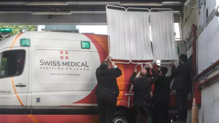 Diego Armando Maradona sale del hospital