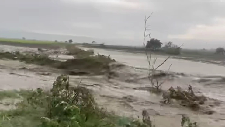 Tormenta arrasa con cultivos y caminos en Atlixco, Puebla
