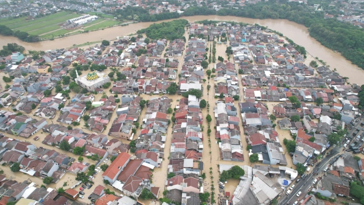 Inundaciones afectan cientos de viviendas en Indonesia marzo 2025.jpg