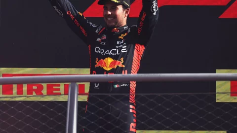 Checo Pérez logra subirse al podio en segundo lugar en el GP de Italia 2023