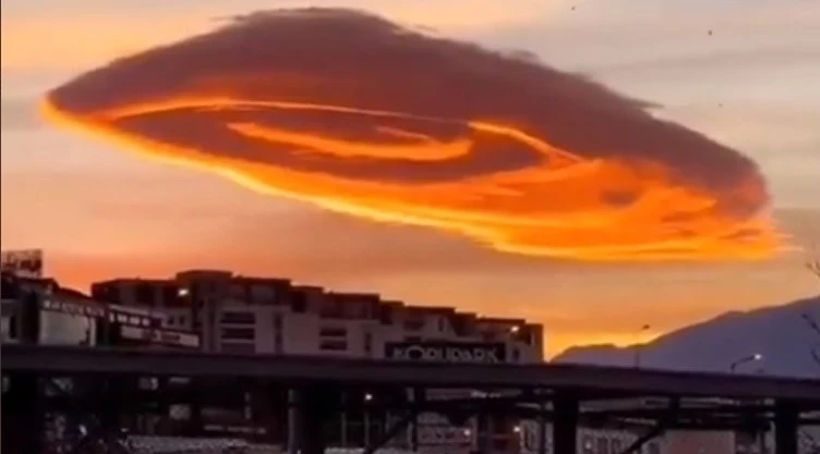 Extraña formación nubes lenticulares Turquía