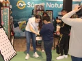 En compañía de familiares y amigos, disfrutamos de un rato de diversión.