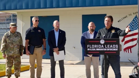 Ron DeSantis anuncia apertura de segundo centro de detención para migrantes ilegales en Florida