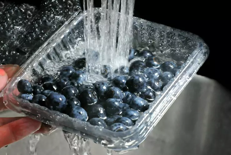 ¿Cómo lavar arándanos o frabuesas correctamente? Aquí la respuesta