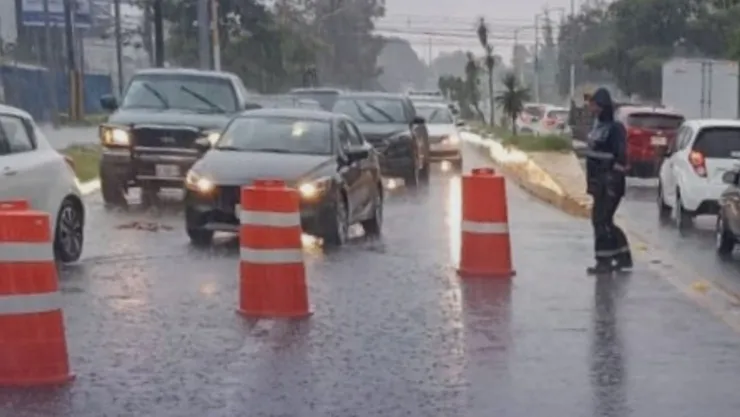 ÚLTIMA HORA Reportan inundaciones en principales vialidades del AMG; lista de calles cerradas