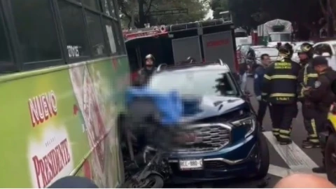 Así fue el momento exacto en el que delincuente terminó prensado en CDMX