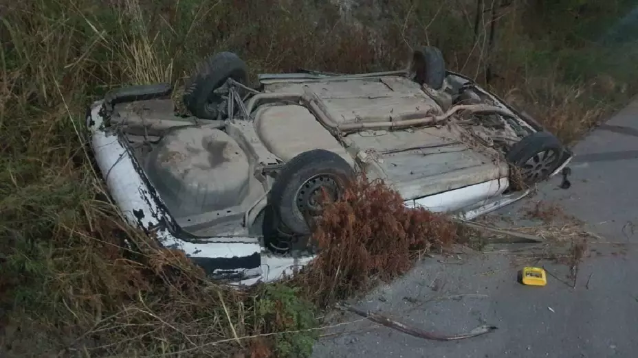 Vuelca auto en Tierras Prietas, zona norte de Chilpancingo; reportan un lesionado