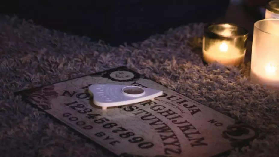 Niños se desmayan mientras jugaban Ouija en escuela primaria en Puebla