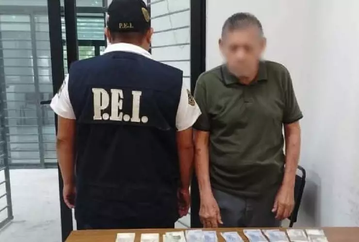 Abuelito encuentra dinero perdido en Motul