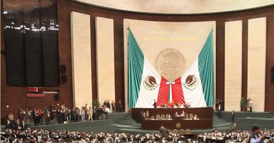 Política, electoral, banca de desarrollo, banca comercial, etcétera, continúan en veremos.
