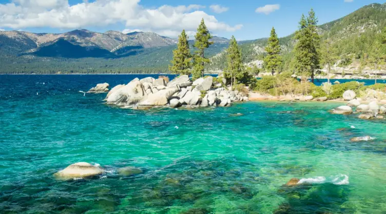 Una impresionante vista al Lake Tahoe