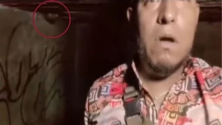 video paranormal hombre invoca demonio aparece en cámara.png