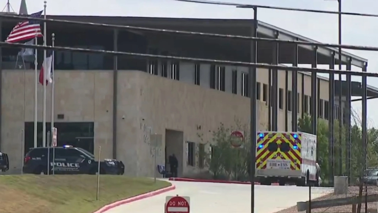 Tiroteo-en-secundaria-de-Texas_-alumno-dispara-contra-su-profesora-y-luego-se-suicida.webp