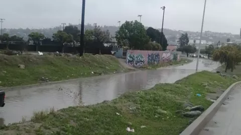 Laguna de agua estancada por las lluvias en Tijuana hoy 13 de marzo de 2025