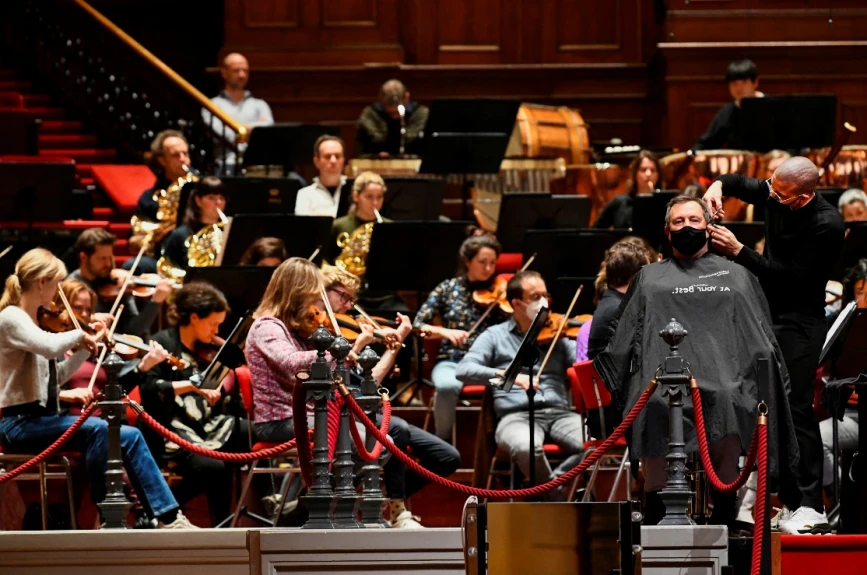 Alrededor de 50 personas acudieron al “Kapsalon Concertgebouw”.
