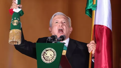 AMLO da tercer Grito de Independencia en el Zócalo
