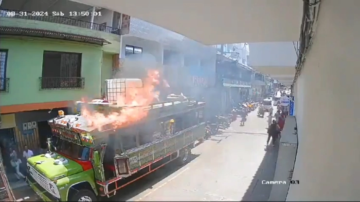 autobus-colombia-incendio-chiva-video