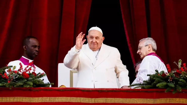 Mensaje Urbi et Orbi: Papa Francisco pide superar divisiones y silenciar las armas