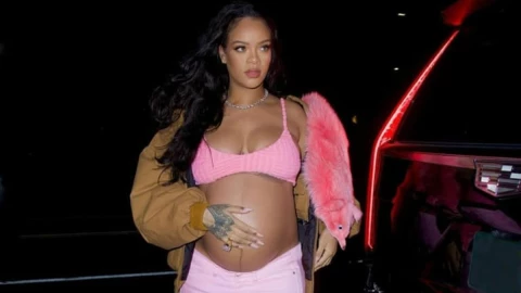 Rihanna presenta a su bebé
