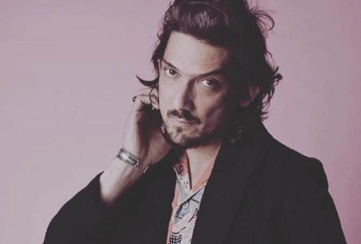 LEON LARREGUI.jpg
