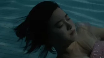 Jun Pyo, aún algo confuso, le dice fríamente “no vuelvas”, y admite que su presencia le hace mal.