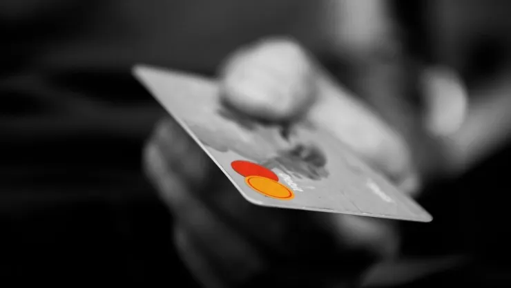 /estilo-de-vida/3-consejos-cuidar-tarjeta-de-credito-compras-internet